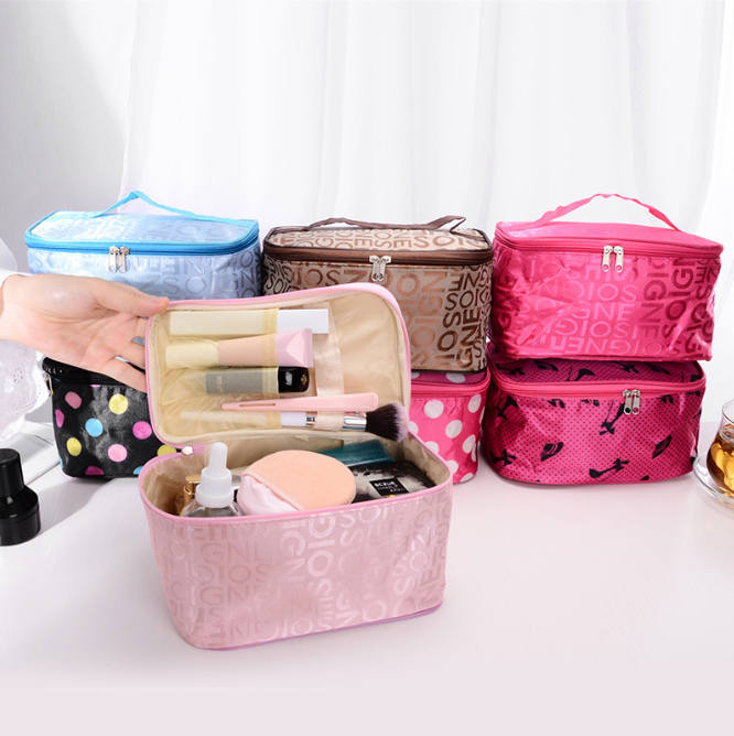 1个女士手提化妆包新款爆款女式字母彩色时尚四方旅行手提收纳洗漱包 礼品代发 3.2元起